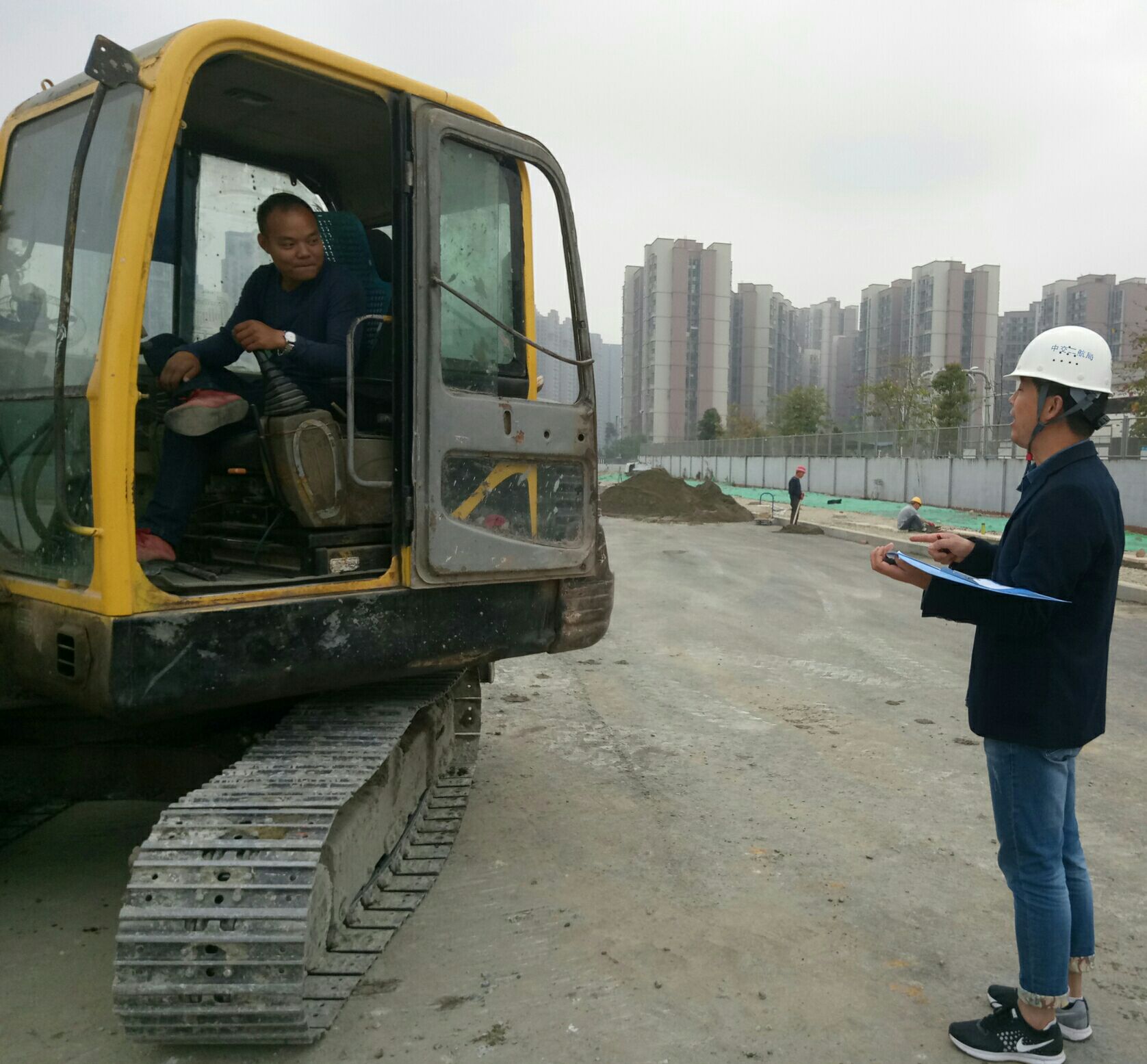 老俸在現場.jpg